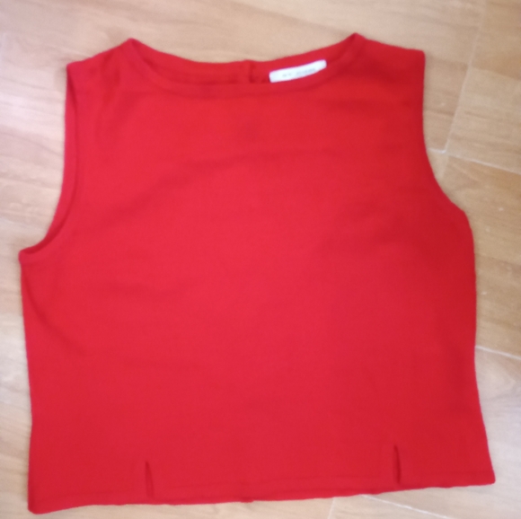 St John Collection Red Sleeveless Knit Damaged ( tiny hole ) - Picture 1 of 6